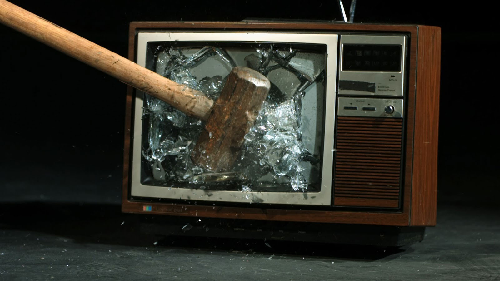 Televisión destrozada
